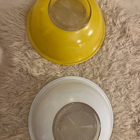 Set of 2 Vintage Pyrex Clear Bottom Nesting Bowls - Picture 2 of 9